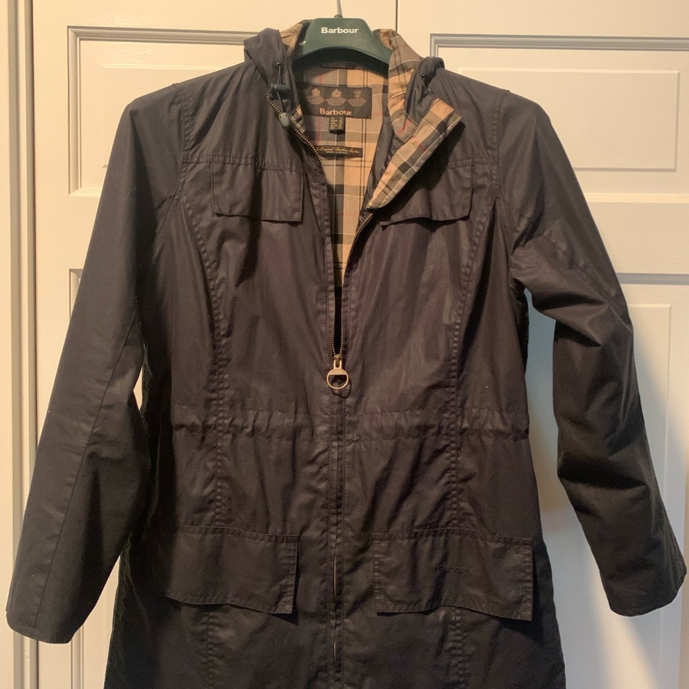 Barbour Women’s Navy Hooded Rain Jacket. US size 10. Plaid Lining w/ waist pulls